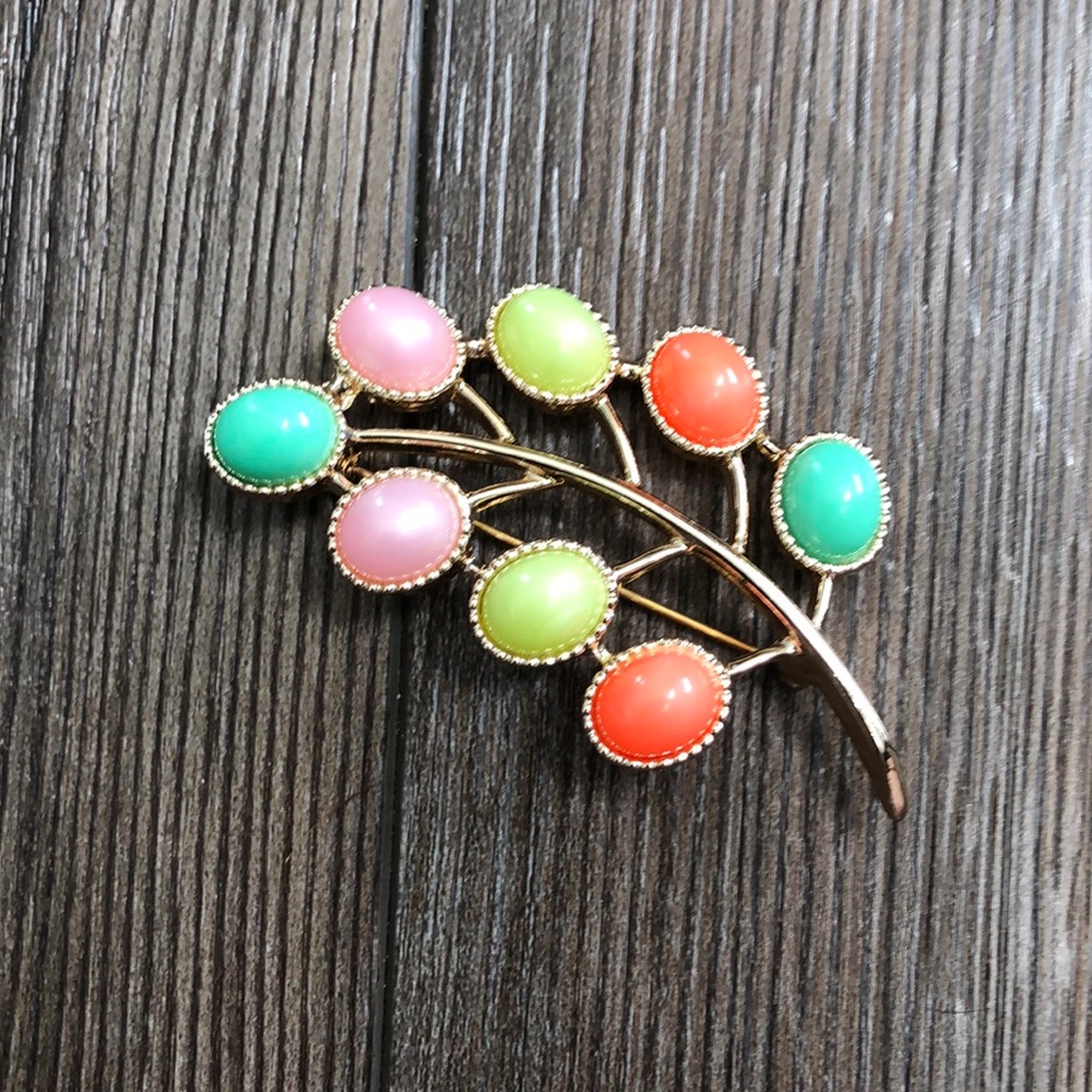 Sarah Coventry 1960s pastel leaf brooch